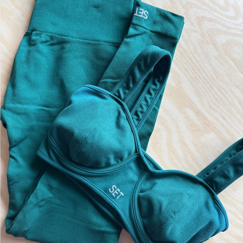 SET ACTIVE - Women's Emerald Green Set